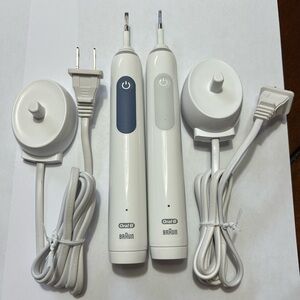 Oral-B Braun Electric Toothbrush Set - White